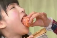 日本大胃王的实力：挑战不间断吃完70盘寿司[多图]