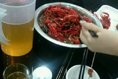 龙虾和啤酒是绝配？小龙虾配啤酒吃完引发痛风[多图]
