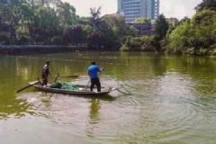 高校捞两千多斤鱼，供全校师生免费品尝[多图]