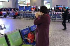 大妈当场喝了半桶米酒！喝过多米酒有什么危害？[多图]