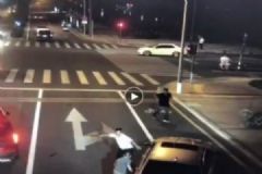 宝马男砍人反被杀，律师：骑车男子超防卫过当范畴[多图]