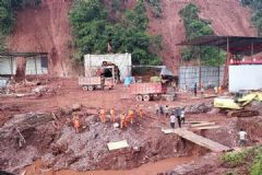 云南普洱泥石流冲毁铁路施工工棚，致5死2伤3人失联[多图]