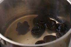 木耳长时间泡有毒吗？木耳泡多久就不能吃了？[多图]