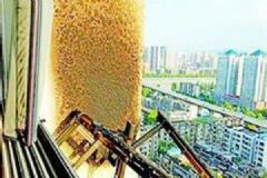 楼上丢烟头烧坏5床被子，律师:可起诉楼上全部住户[多图]