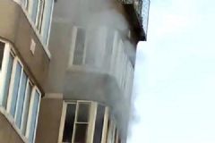 北京房山燕化星城一座住宅楼燃气爆燃，两人受伤[多图]