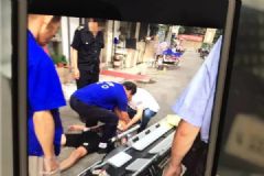 男子被从天而降沙发砸头上，邻居:2楼经常扔东西[多图]