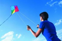 女孩脸被风筝线割出10公分伤口，放风筝父子悄然消失[多图]