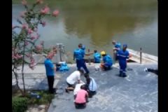 父亲给孩子捞遥控飞机溺亡，到死手里还拿着飞机[多图]