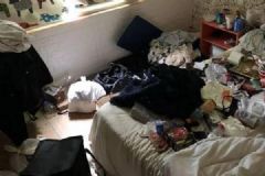 90后姑娘在酒店长住两月不搞卫生，房间脏到逼酒店报警[多图]