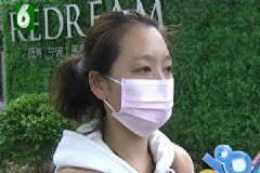 女子做整容手术后眼睛无法合上！睡觉只能翻白眼贴胶带！[多图]