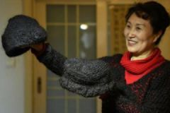 15年收集自己20万根头发，编出1件毛衣2顶帽子[多图]