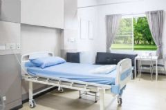 女子网上认识患癌老人免费照顾5年，真相让她心寒[多图]