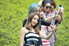 年轻姑娘为当“网红主播”被骗，网红是怎样火起来的？[多图]