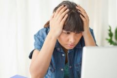 高三学生每天画画21个小时，亢奋过度致躁郁症欲自杀[多图]