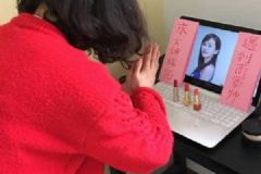 女子相亲拜画像求保佑，遇到霸道总裁[多图]