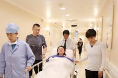 42岁蒋勤勤二胎产子母子平安，晒儿子脚丫照[多图]