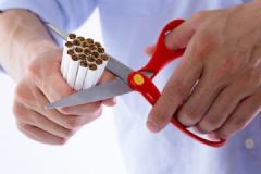 老公为娃戒10年烟瘾，要求妻子降级化妆品[多图]