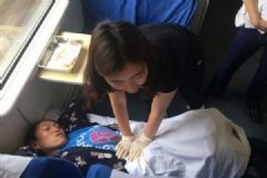列车上产妇突然"血流不止"，护士闻讯赶来接生[多图]