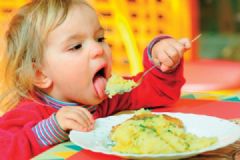 3岁娃捧碗摔跤划破肚皮肠子流出，专家推荐塑料碗筷[多图]