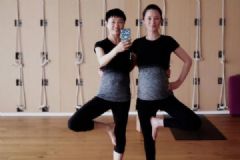 蒋勤勤怀二胎坚持瑜伽健身，孕妇瑜伽好处及注意事项[多图]