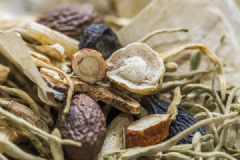 自制药酒挑选药材需注意  泡药酒有些药材不适合[多图]