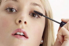 你化妆没人爱是掉入化妆误区了 远离这些显老的彩妆陷阱[图]