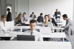 办公桌太乱也惹病！4大疾病最“爱”白领[多图]