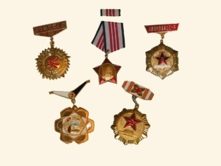 从本草纲⽬到细胞图谱：⼀位军旅药理学家的创新⻓征——顺芝堂创始人郑有顺教授